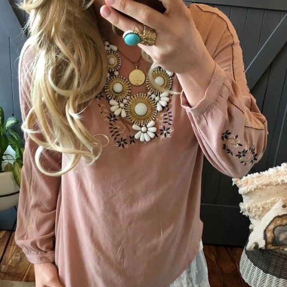 Boutique Sweet Molly Embroidered Blouse Top - Picture 2 of 8
